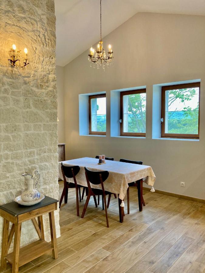 Domaine De La Brave Bed & Breakfast แปร์นส์-เลส์-ฟงแตนส์ ภายนอก รูปภาพ