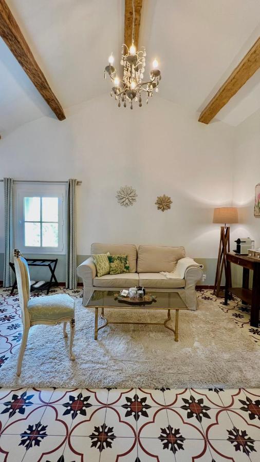 Domaine De La Brave Bed & Breakfast แปร์นส์-เลส์-ฟงแตนส์ ภายนอก รูปภาพ