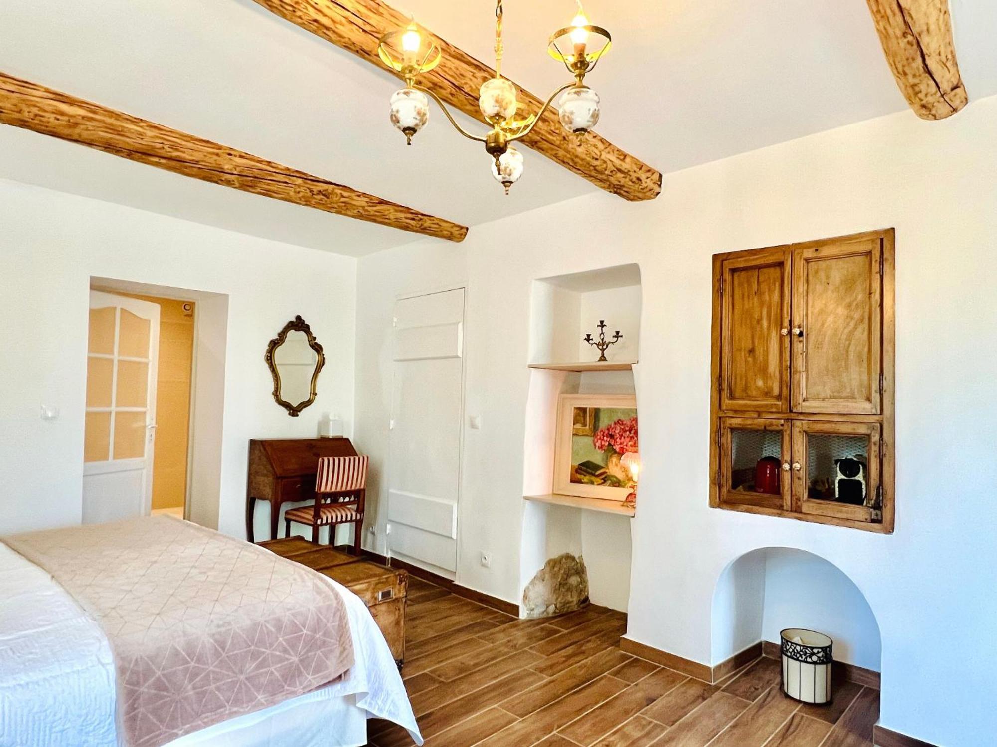 Domaine De La Brave Bed & Breakfast แปร์นส์-เลส์-ฟงแตนส์ ห้อง รูปภาพ