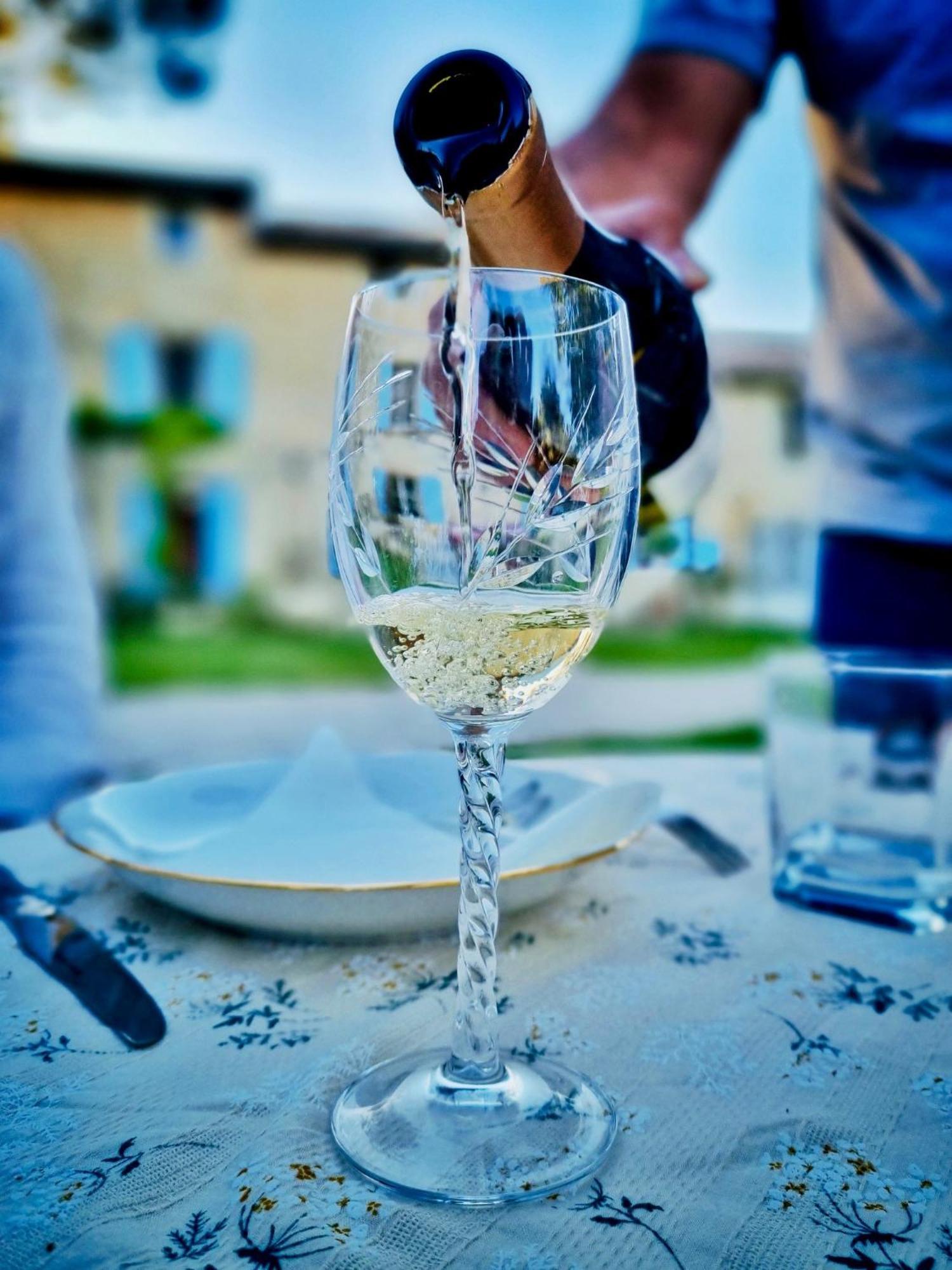 Domaine De La Brave Bed & Breakfast แปร์นส์-เลส์-ฟงแตนส์ ภายนอก รูปภาพ