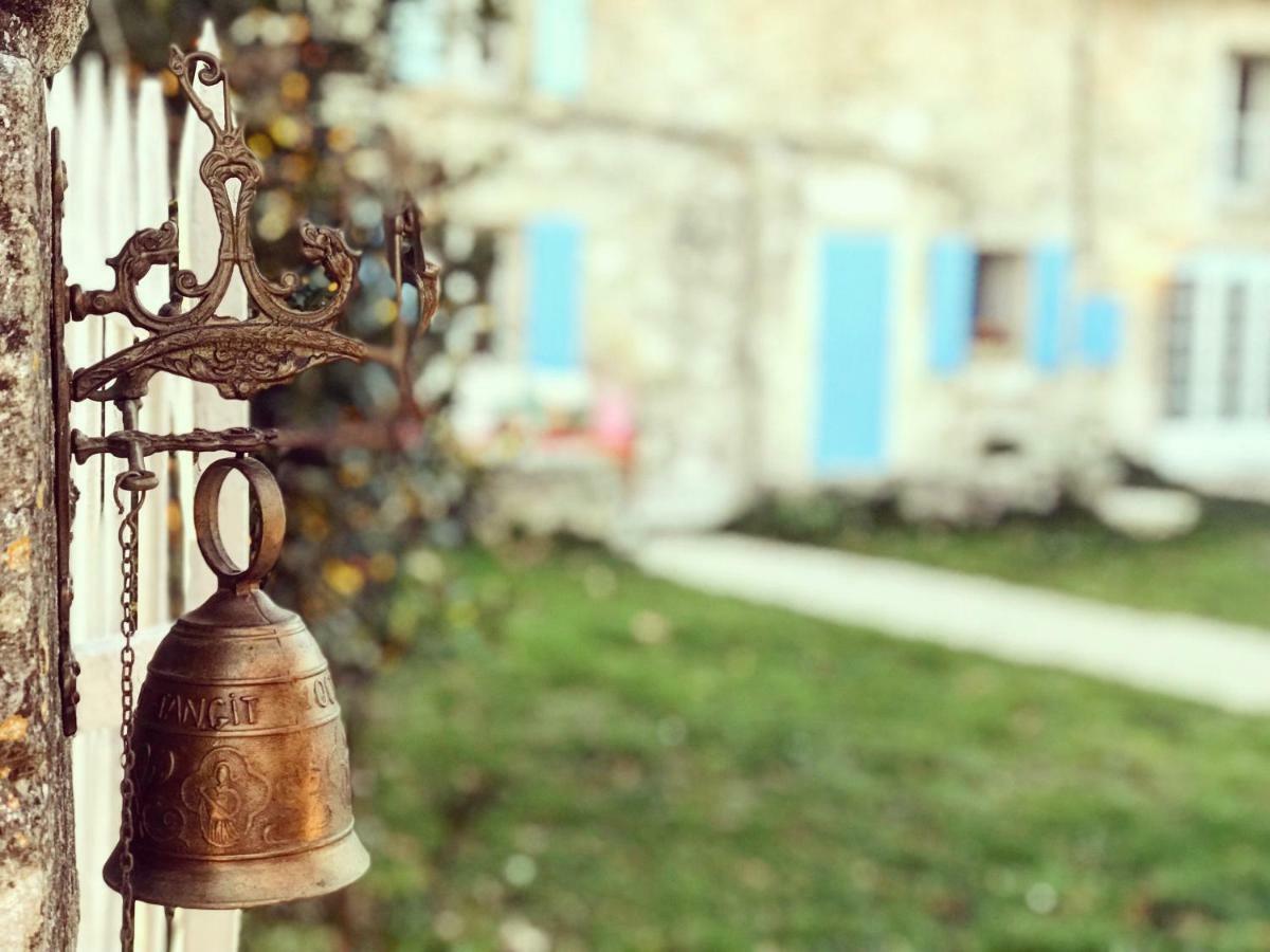 Domaine De La Brave Bed & Breakfast แปร์นส์-เลส์-ฟงแตนส์ ภายนอก รูปภาพ