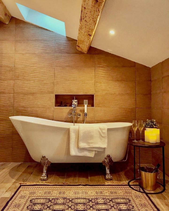 Domaine De La Brave Bed & Breakfast แปร์นส์-เลส์-ฟงแตนส์ ภายนอก รูปภาพ