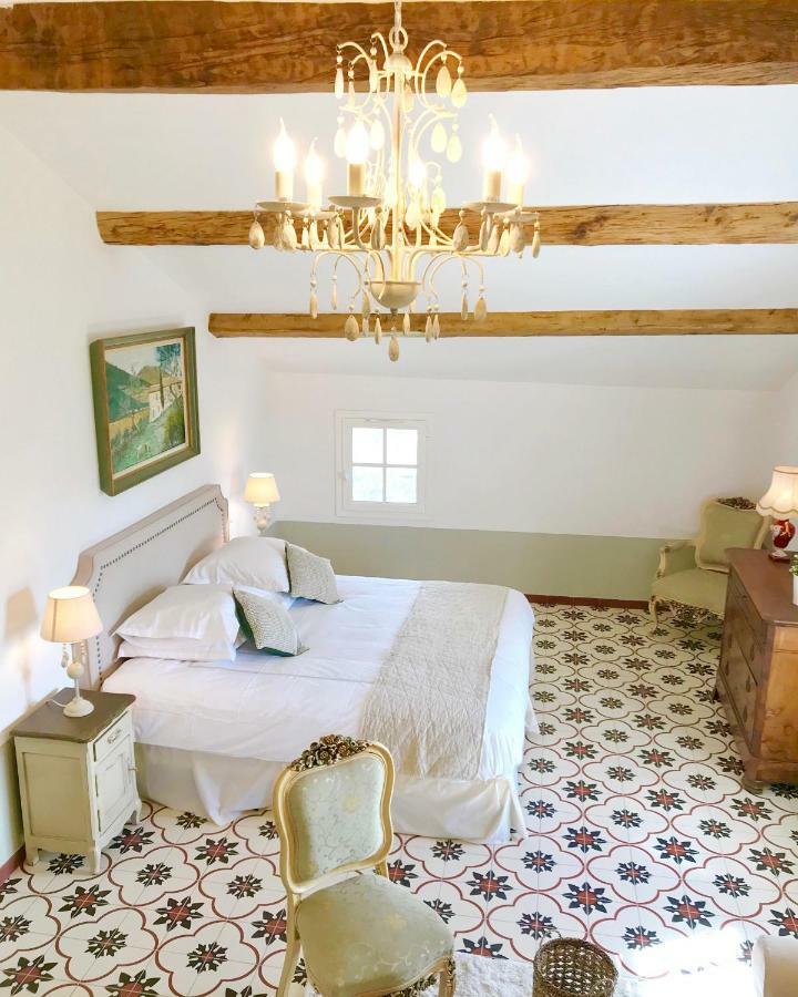 Domaine De La Brave Bed & Breakfast แปร์นส์-เลส์-ฟงแตนส์ ภายนอก รูปภาพ